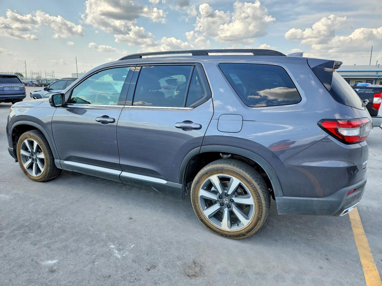 2025 HONDA PILOT, VIN 5FNYG1H81SB149102 — Photo 2