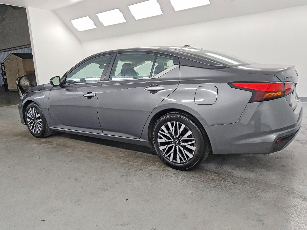 2025 NISSAN ALTIMA, VIN 1N4BL4DV8SN432585 — Photo 2