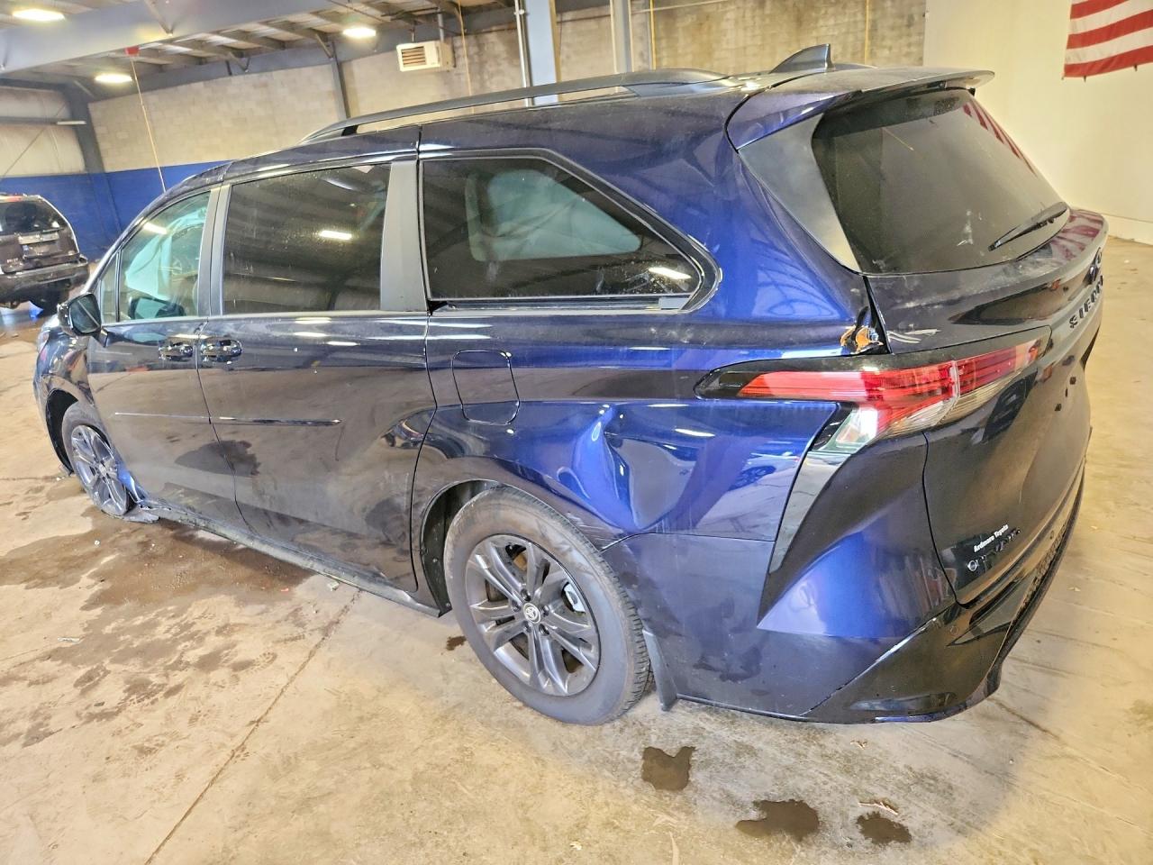 2025 TOYOTA SIENNA, VIN 5TDDSKFCXSS223817 — Photo 2