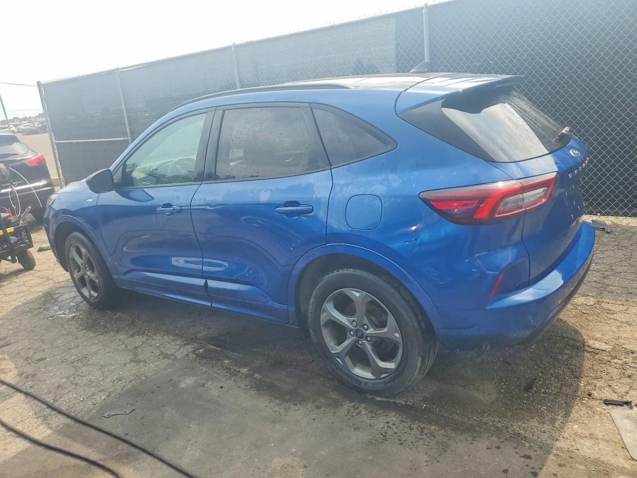 2023 FORD ESCAPE, VIN 1FMCU9MN9PUA22878 — Photo 2