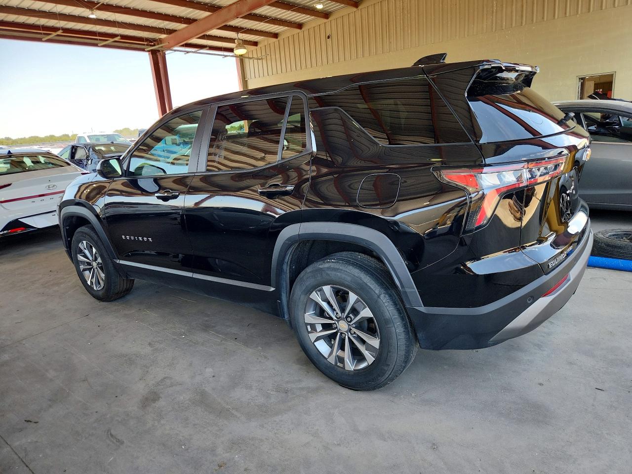 2025 CHEVROLET EQUINOX, VIN 3GNAXPEG7SL322419 — Photo 2