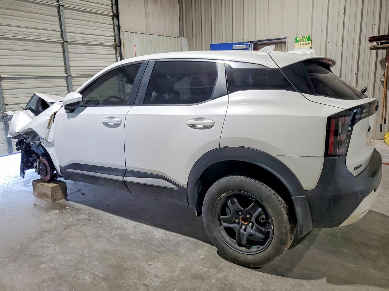2025 NISSAN KICKS, VIN 3N8AP6CA1SL377728 — Photo 2