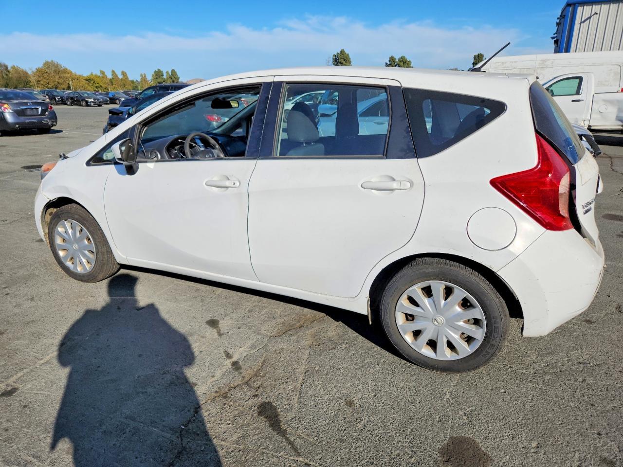 2016 NISSAN VERSA NOTE, VIN 3N1CE2CP2GL351575 — Photo 2