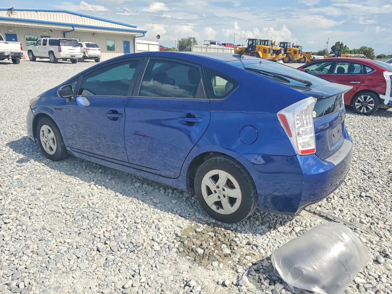 2011 TOYOTA PRIUS, VIN JTDKN3DU3B1425332 — Photo 2