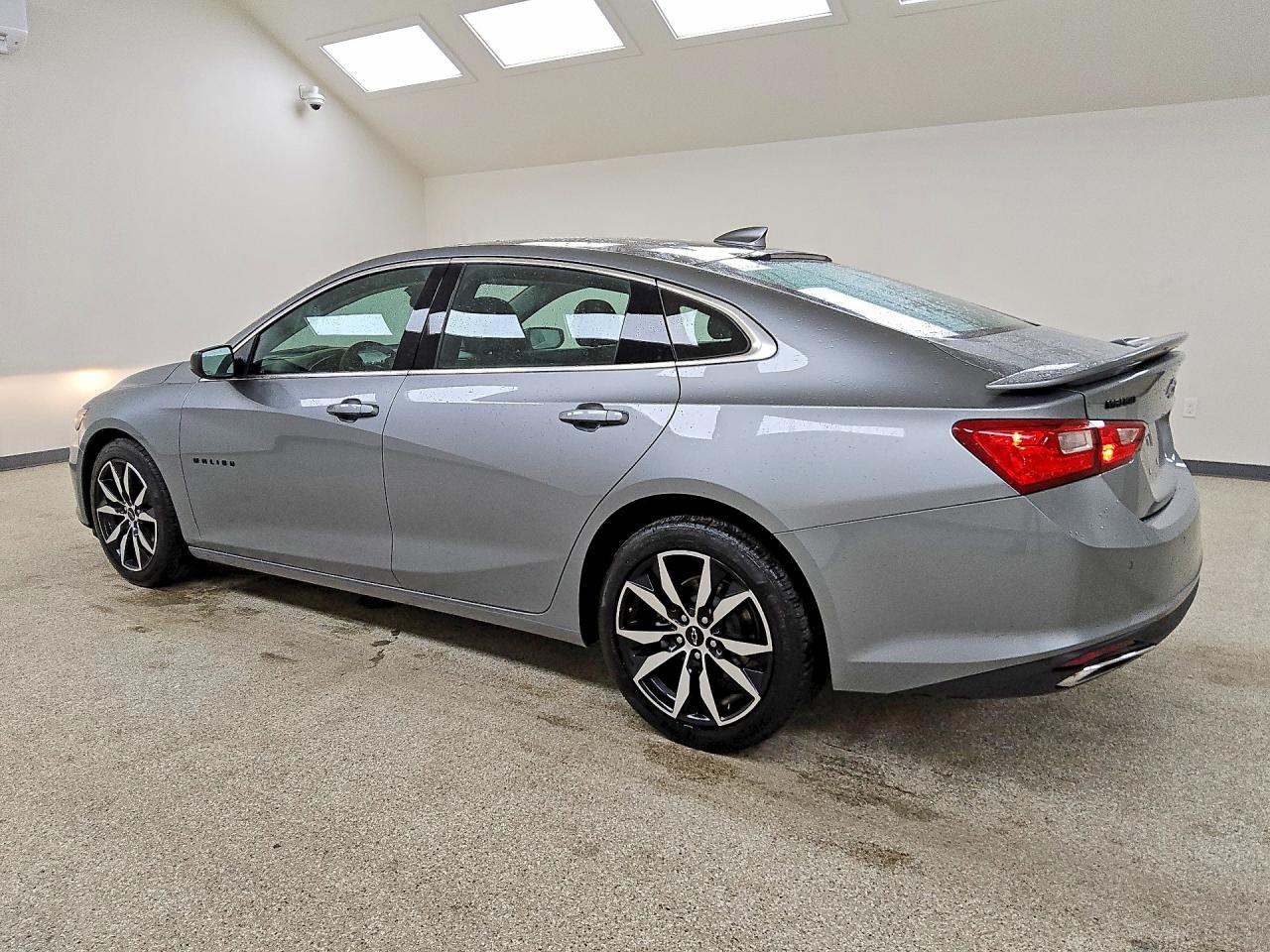 2025 CHEVROLET MALIBU, VIN 1G1ZG5ST1SF109843 — Photo 2