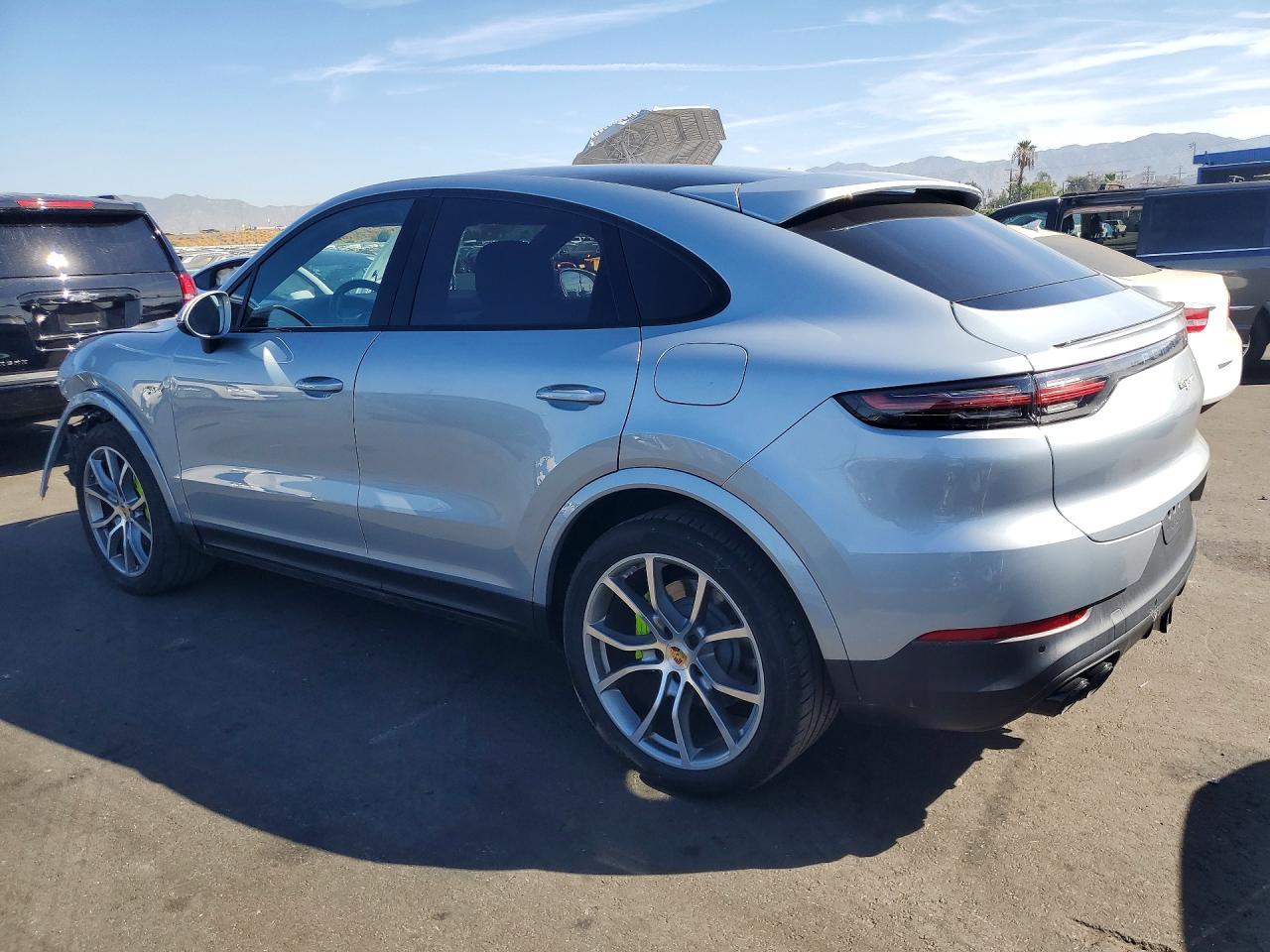 2022 PORSCHE CAYENNE, VIN WP1BE2AY8NDA51058 — Photo 2