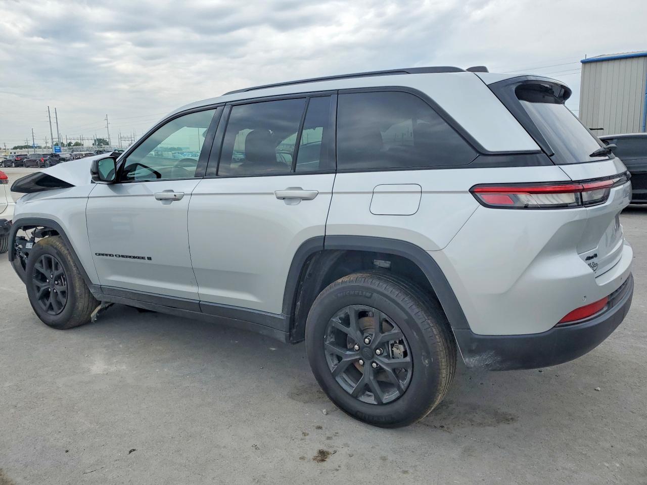 2025 JEEP GRAND CHEROKEE, VIN 1C4RJHAG4S8657399 — Photo 2
