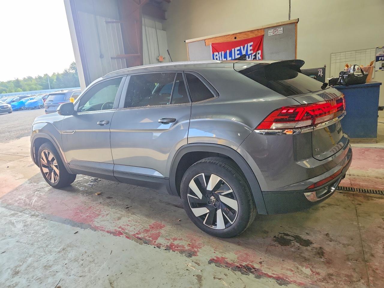 2025 VOLKSWAGEN ATLAS CROSS SPORT, VIN 1V2HE2CA2SC210944 — Photo 2
