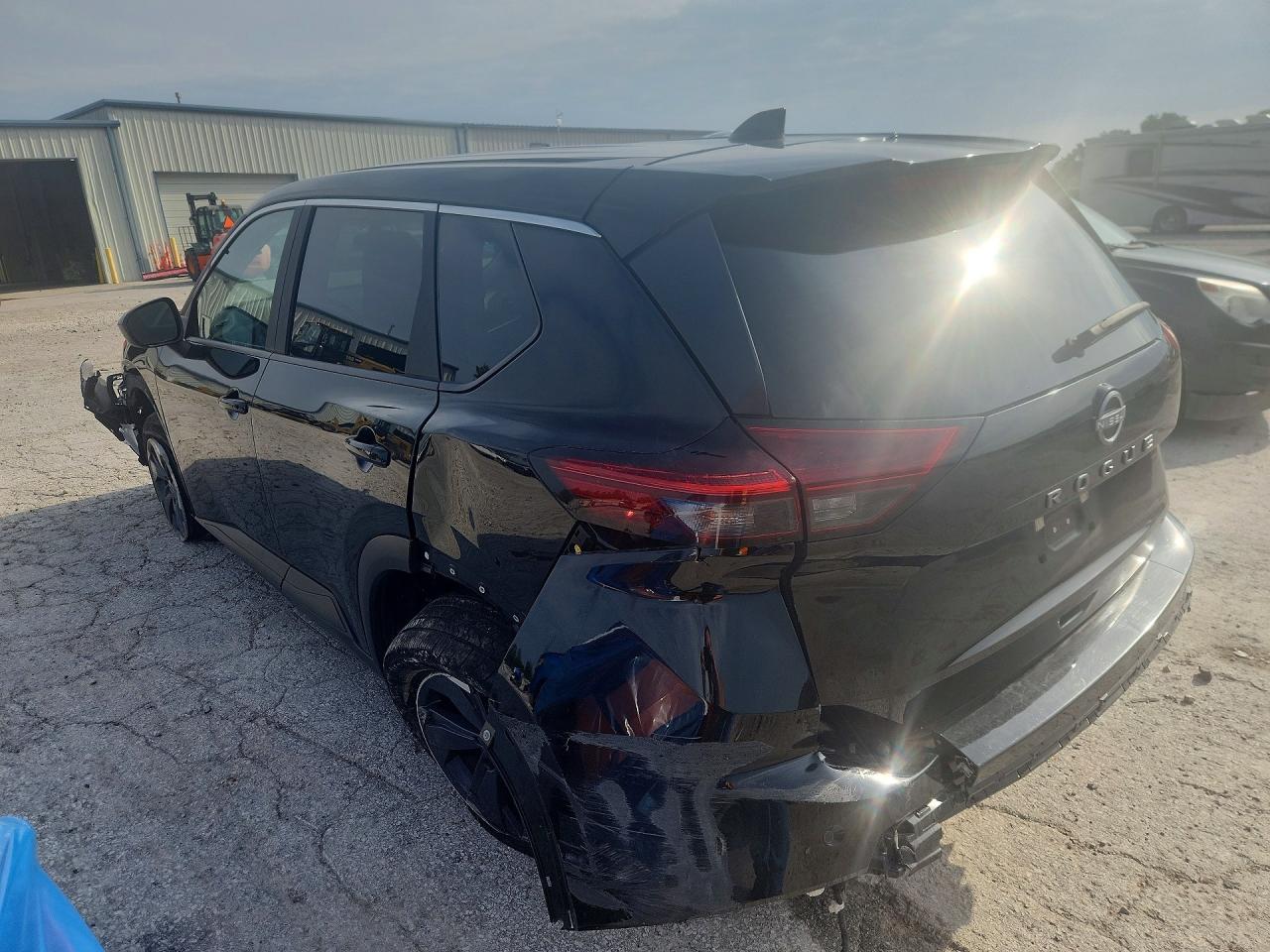 2025 NISSAN ROGUE, VIN 5N1BT3BA2SC815384 — Photo 2