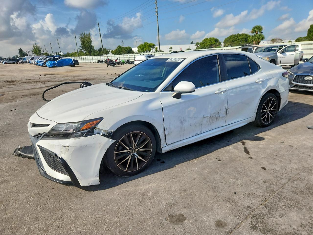 2021 TOYOTA CAMRY — VIN 4T1G11AK6MU515824 — Copart photograph