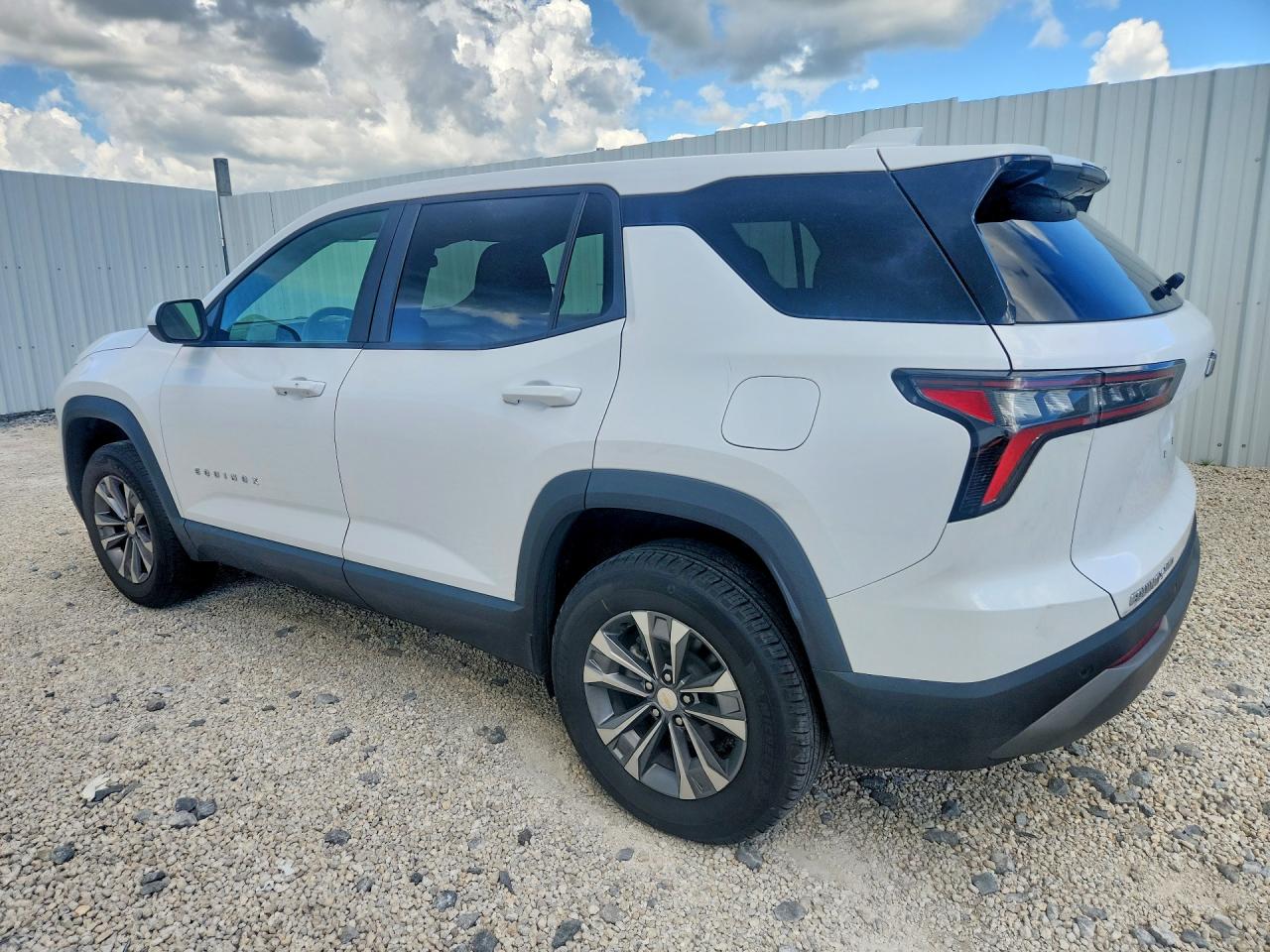 2025 CHEVROLET EQUINOX, VIN 3GNAXPEG7SL323389 — Photo 2