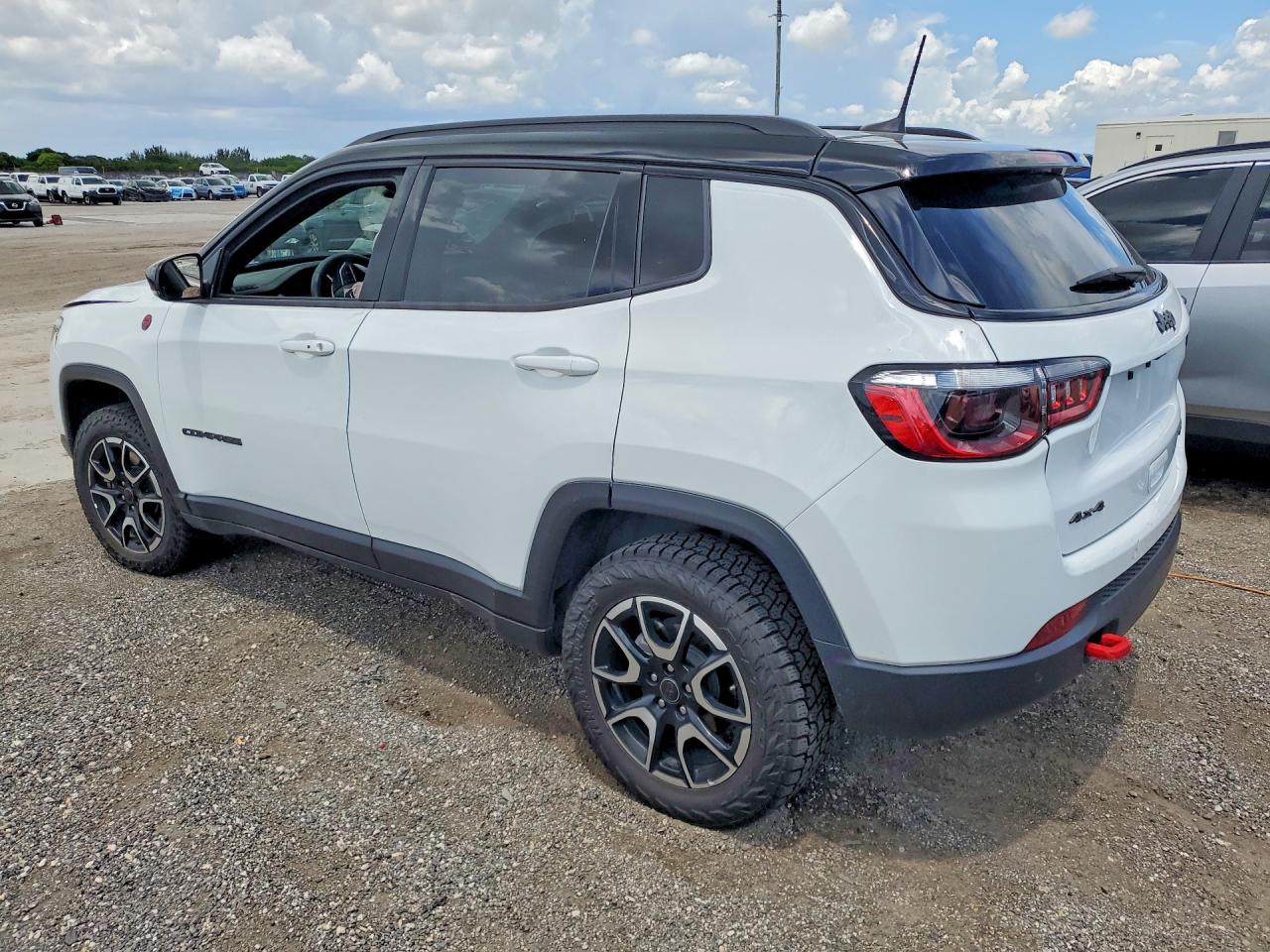 2025 JEEP COMPASS, VIN 3C4NJDDN7ST564492 — Photo 2