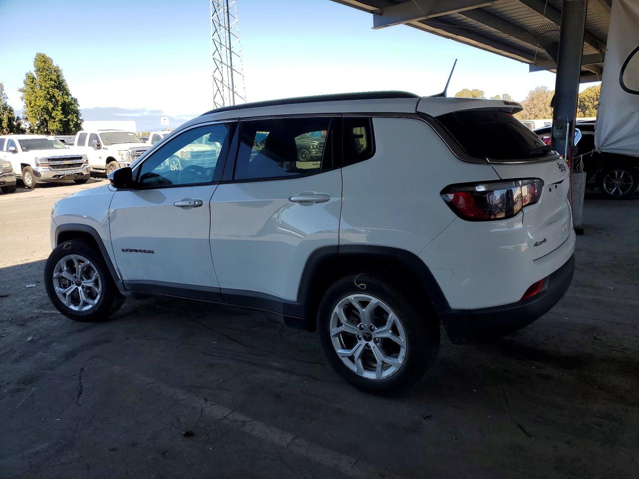 2025 JEEP COMPASS, VIN 3C4NJDBN2ST549031 — Photo 2