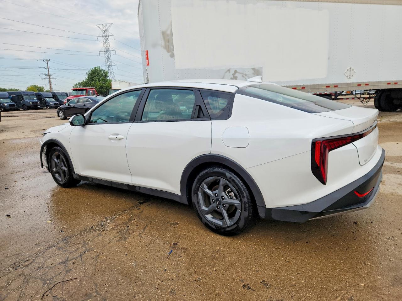 2025 KIA K4, VIN 3KPFT4DE5SE113922 — Photo 2