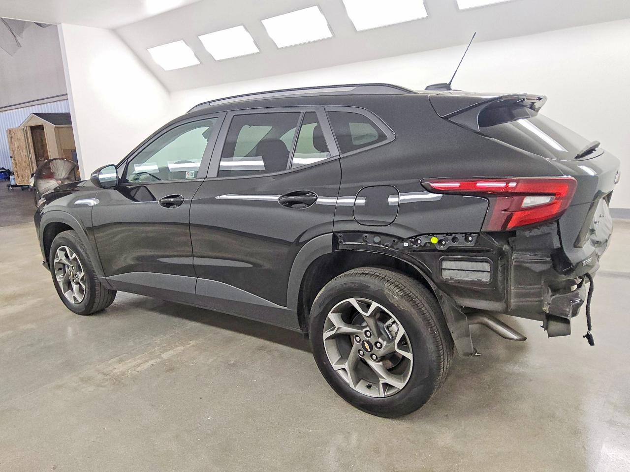 2025 CHEVROLET TRAX, VIN KL77LHEP2SC236528 — Photo 2