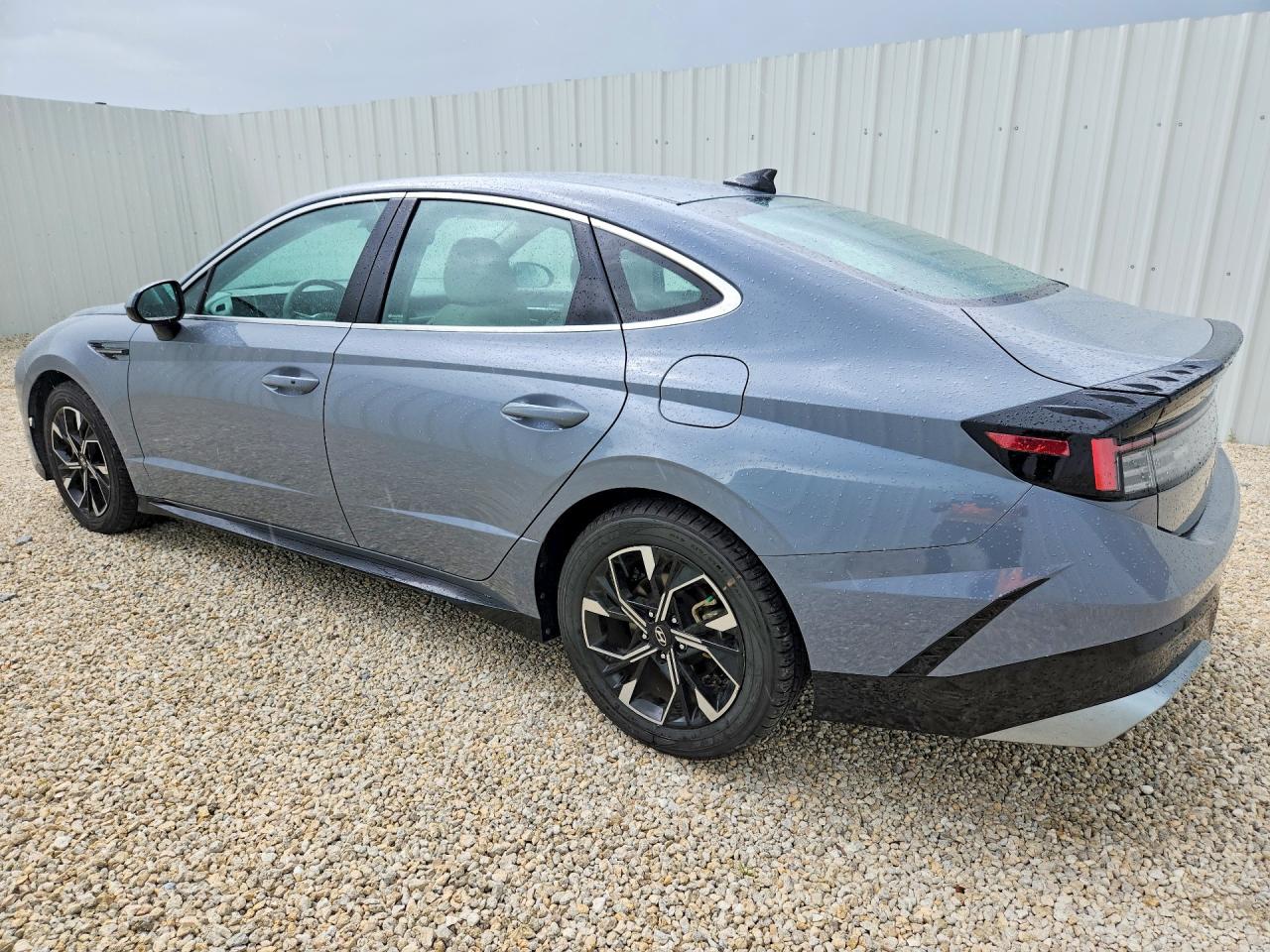 2025 HYUNDAI SONATA, VIN KMHL64JA0SA429366 — Photo 2