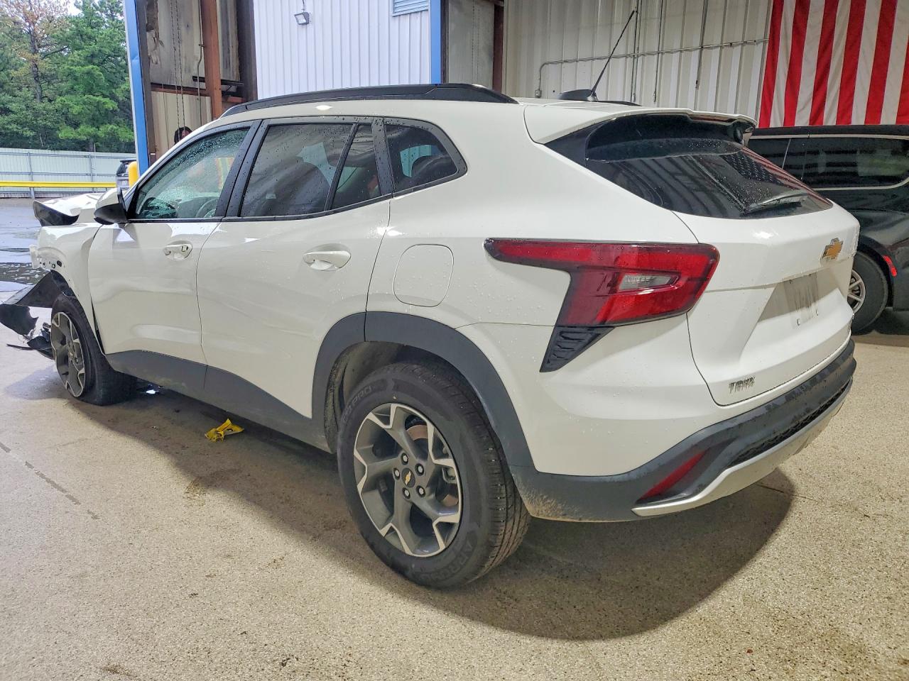 2025 CHEVROLET TRAX, VIN KL77LHEP9SC222867 — Photo 2