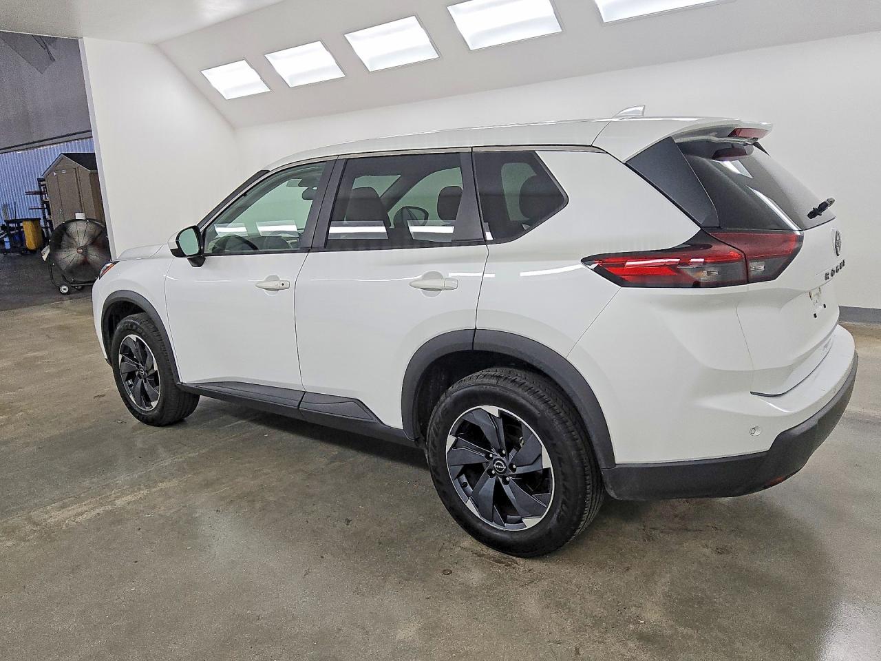 2025 NISSAN ROGUE, VIN 5N1BT3BAXSC776124 — Photo 2