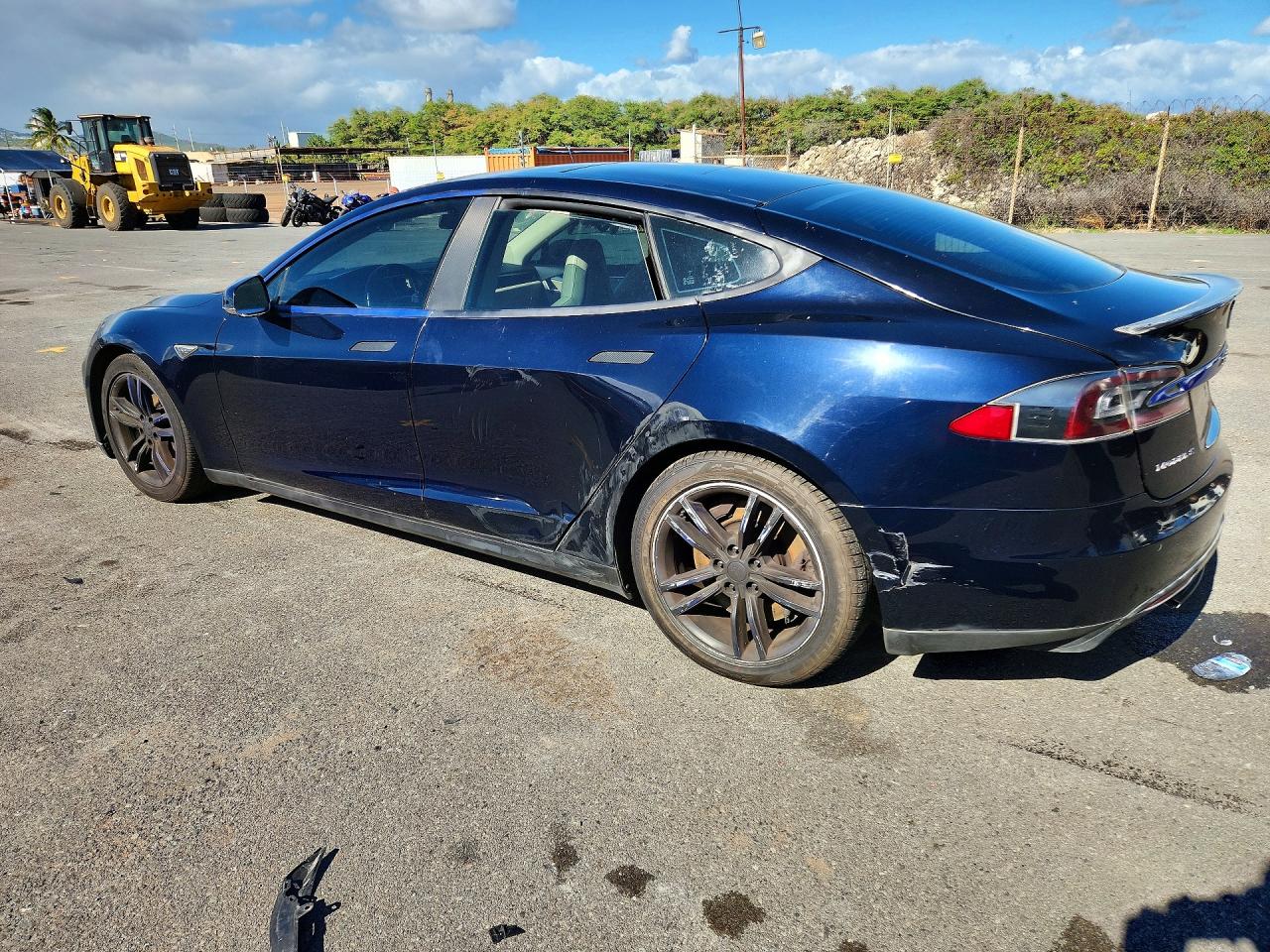 2014 TESLA MODEL S, VIN 5YJSA1H11EFP48094 — Photo 2