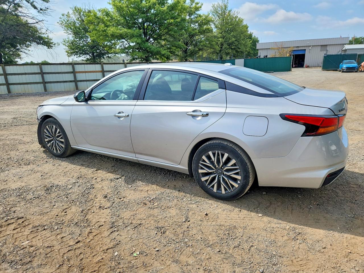 2025 NISSAN ALTIMA, VIN 1N4BL4DV2SN378765 — Photo 2