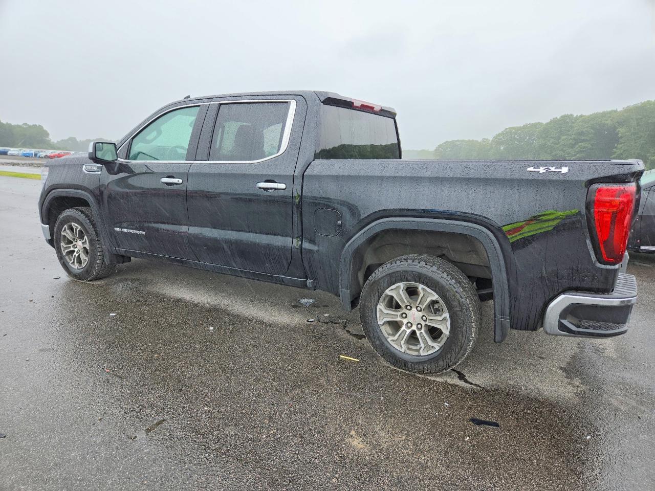 2025 GMC SIERRA, VIN 1GTUUDED3SZ237637 — Photo 2