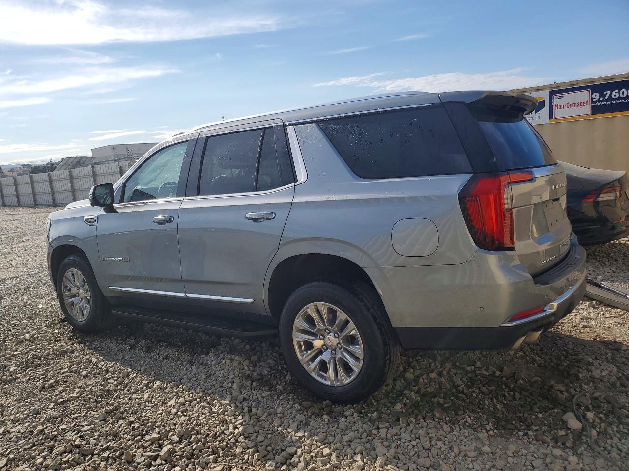 2025 GMC YUKON, VIN 1GKS2DRL5SR245760 — Photo 2