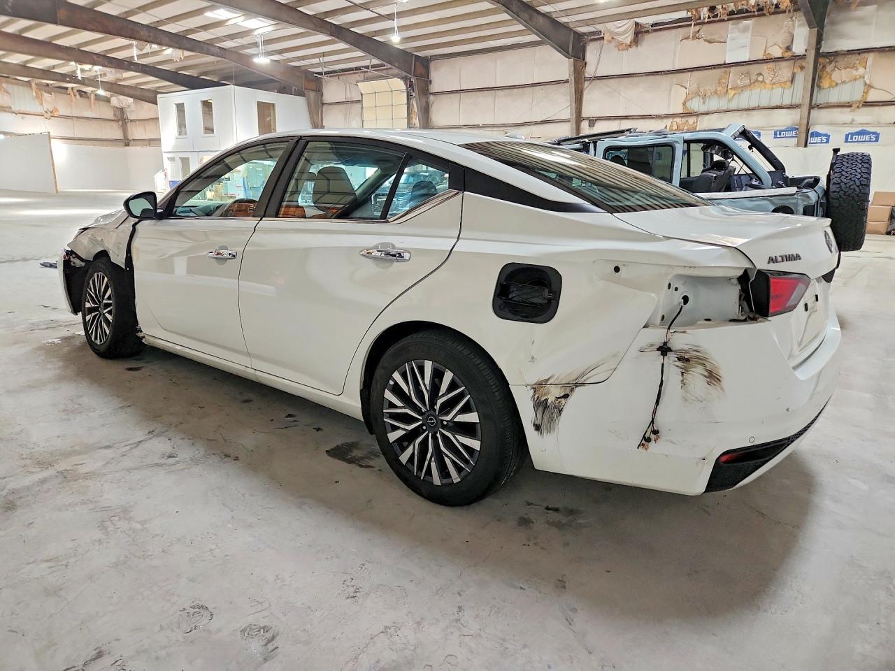2025 NISSAN ALTIMA, VIN 1N4BL4DV6SN312431 — Photo 2