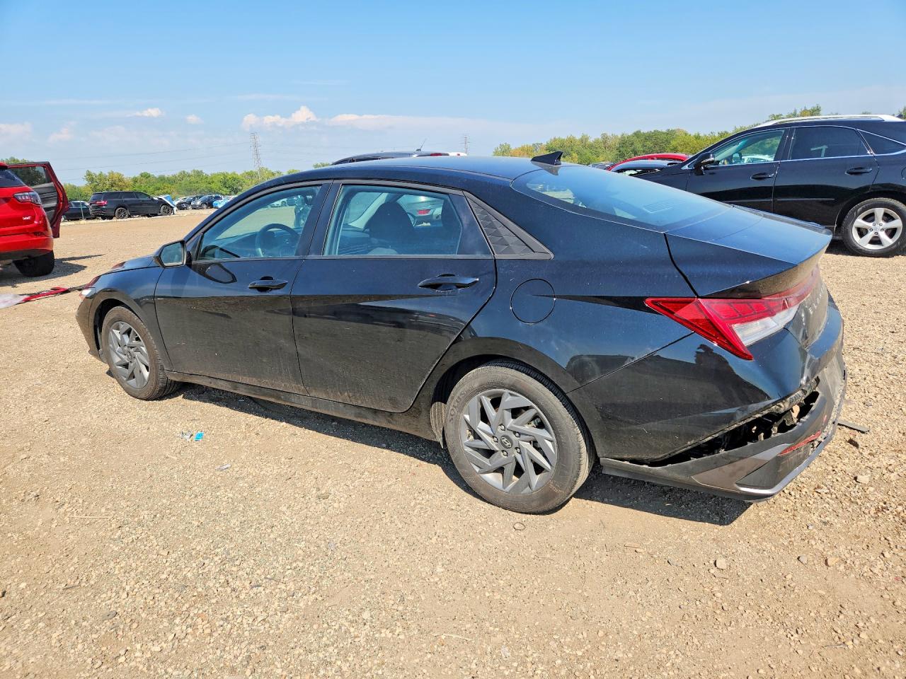 2025 HYUNDAI ELANTRA HYBRID, VIN KMHLM4DJ8SU173476 — Photo 2