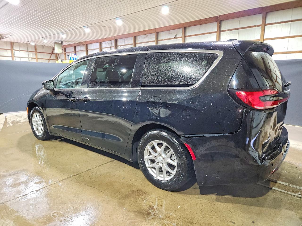 2025 CHRYSLER PACIFICA, VIN 2C4RC1BG1SR600520 — Photo 2