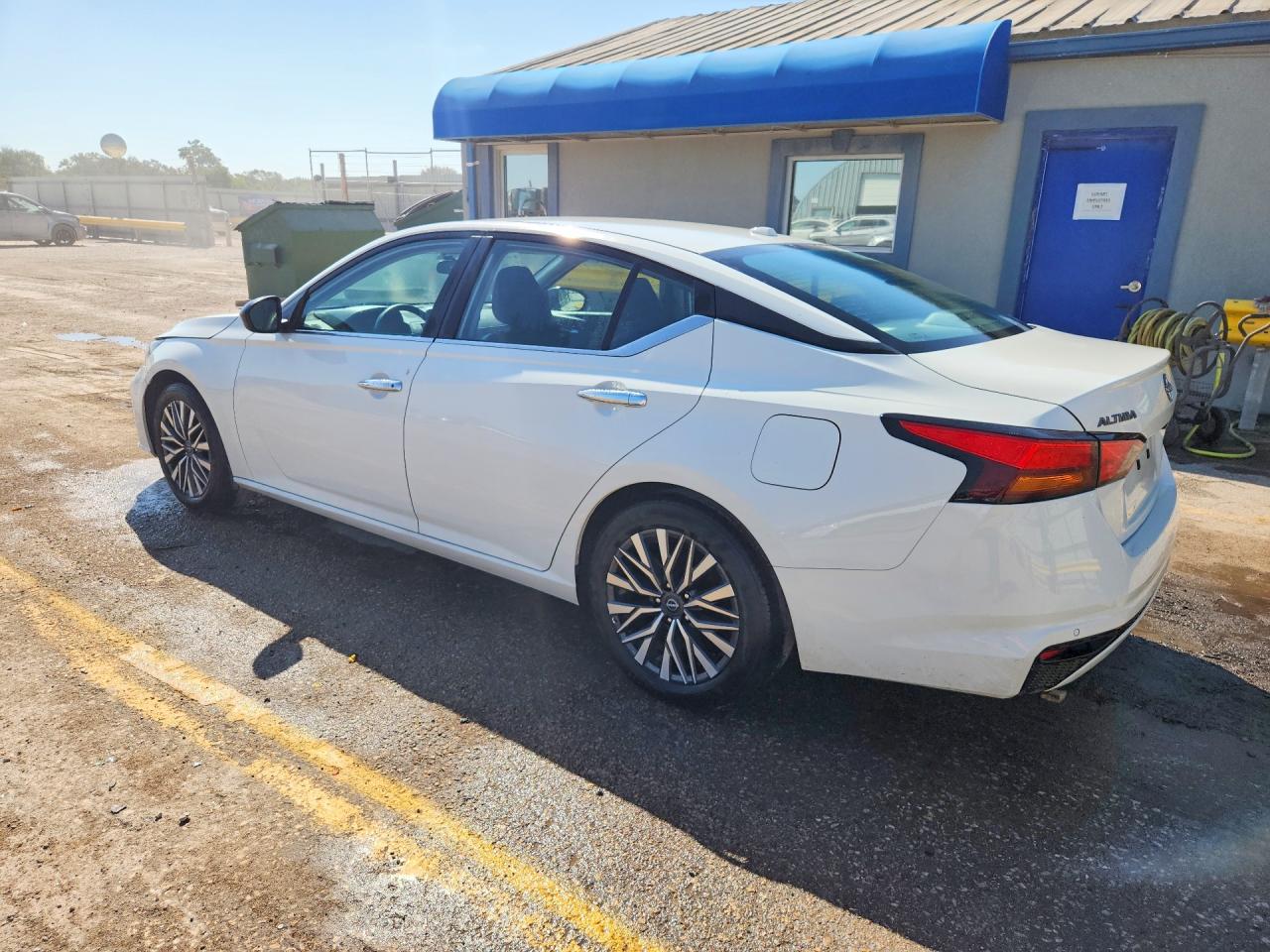 2025 NISSAN ALTIMA, VIN 1N4BL4DV7SN395142 — Photo 2