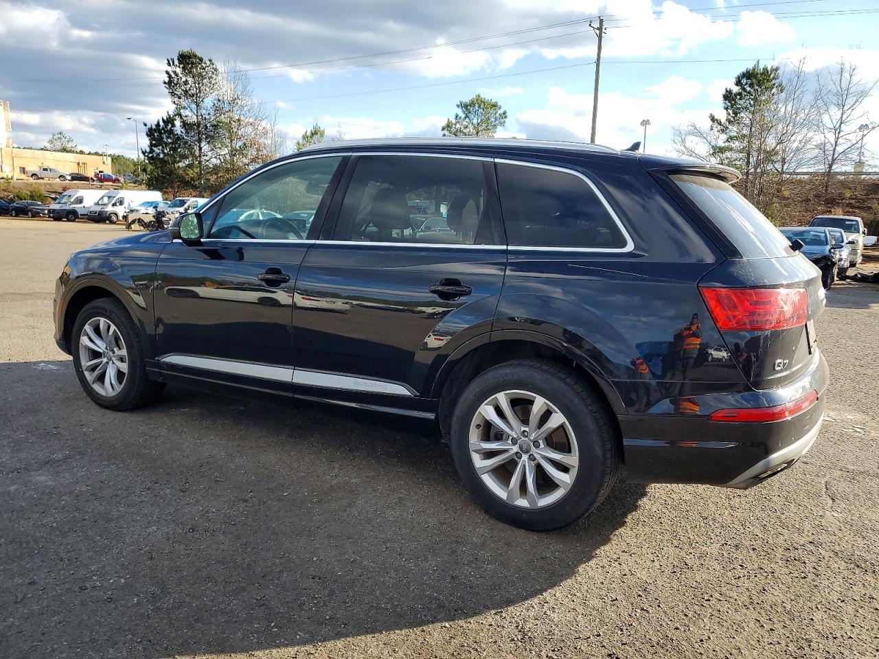 2017 AUDI Q7, VIN WA1LAAF73HD021802 — Photo 2