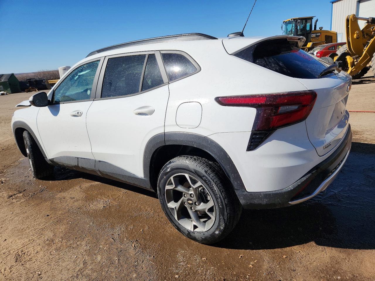 2025 CHEVROLET TRAX, VIN KL77LHEP5SC236331 — Photo 2