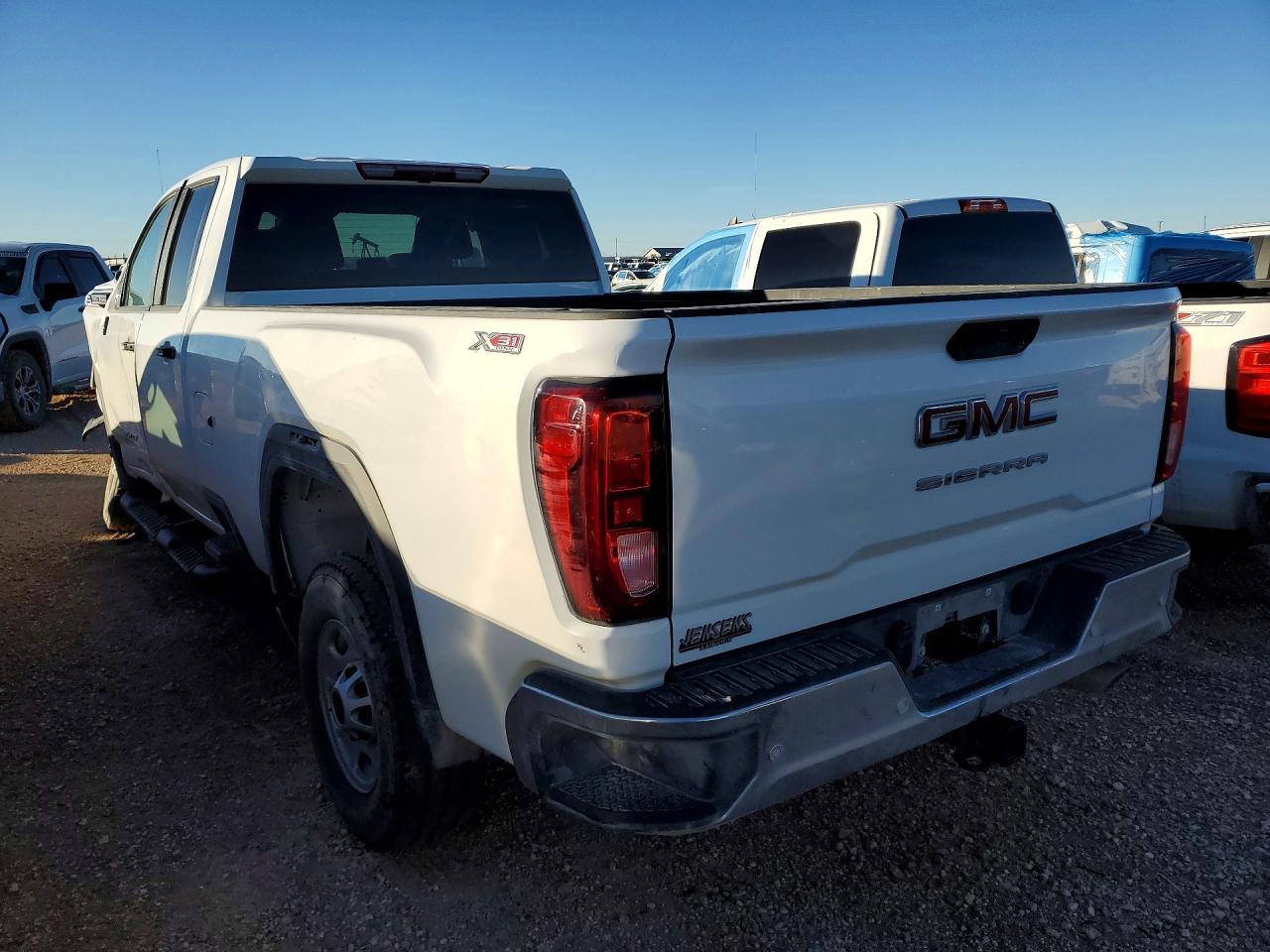 2025 GMC SIERRA, VIN 1GT5ULE78SF132408 — Photo 2
