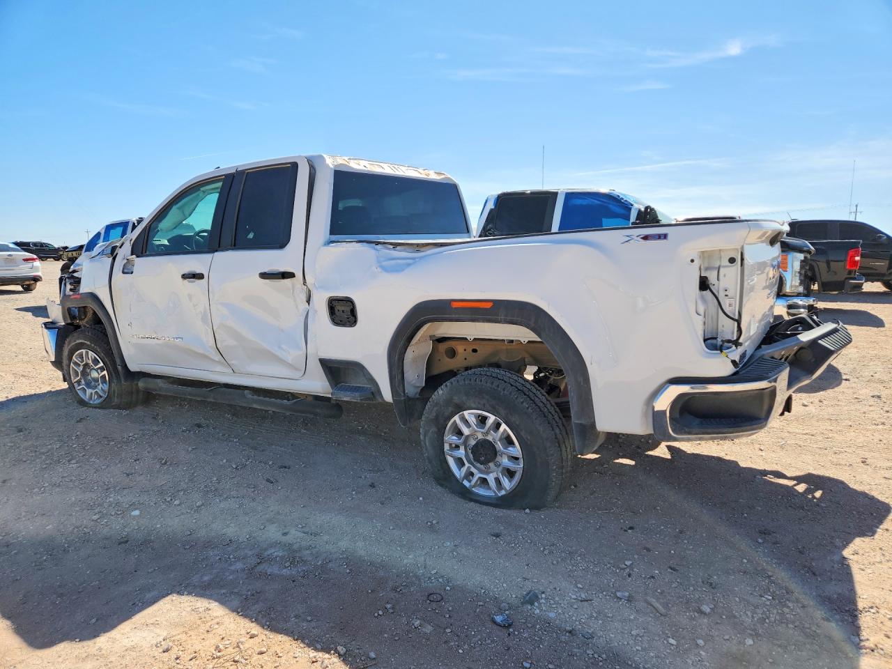 2025 GMC SIERRA, VIN 1GT2ULE71SF313899 — Photo 2