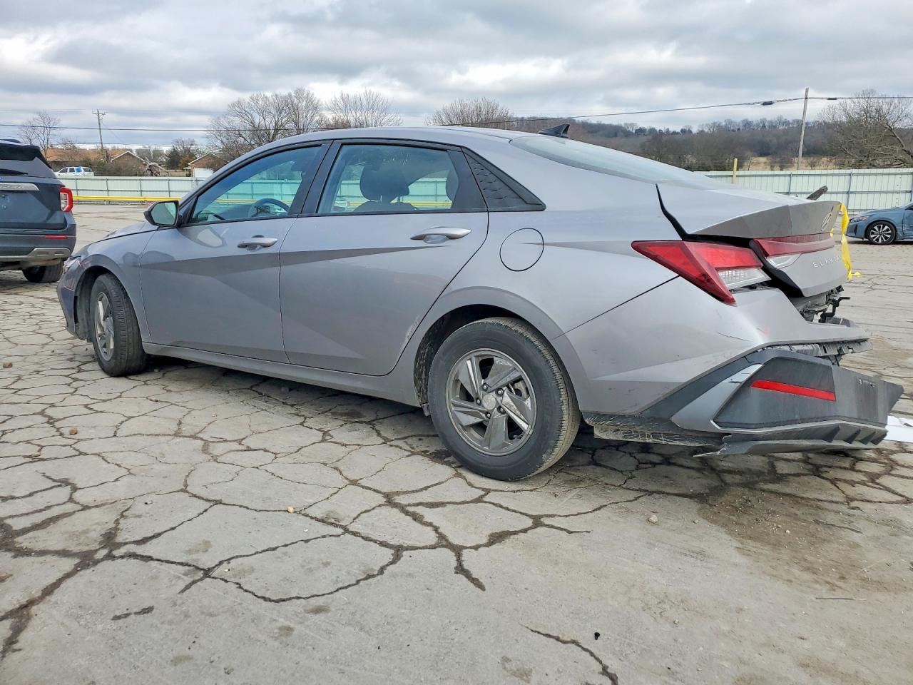 2025 HYUNDAI ELANTRA, VIN KMHLL4DG2SU053714 — Photo 2