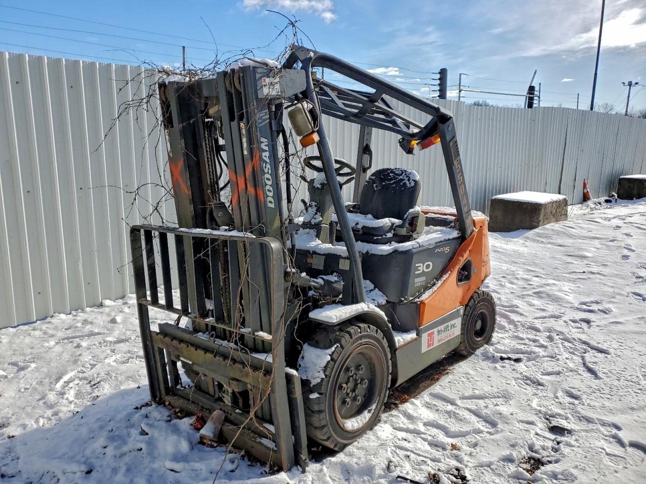 2010 DOOSAN FORKLIFT, VIN MP00129 — Photo 2